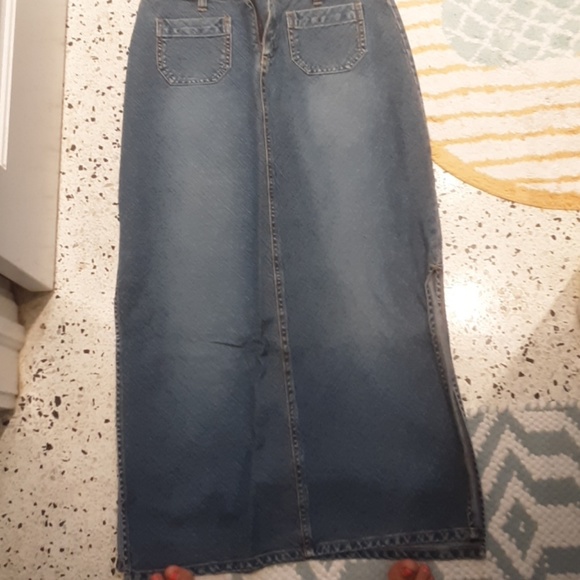 Skirt - Picture 1 of 2